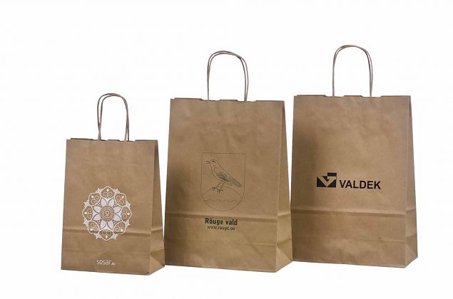 ekologiska papperskassar med tvinnade handtag och logotyptryck 