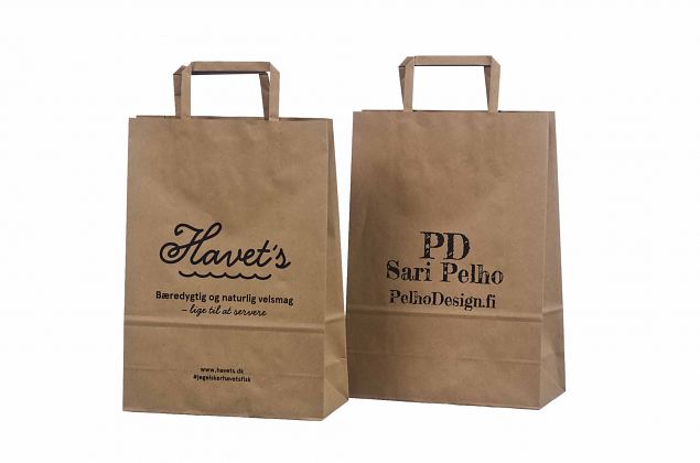 ekologiska papperskassar med platta handtag och logotyp 