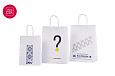 Fotogalerii- valged paberkotid, millele trkitud klientide logod 